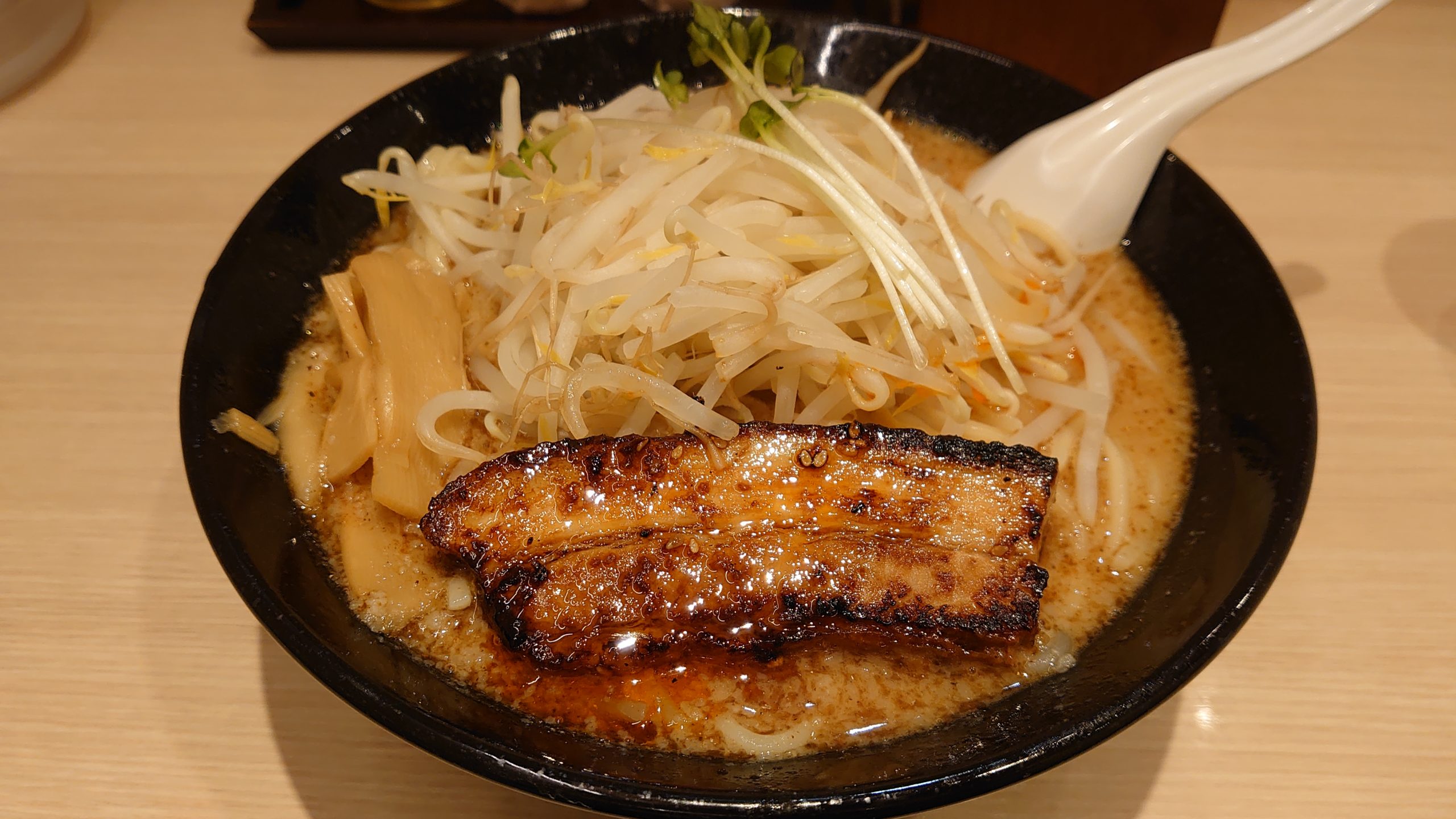 濃厚スープの魚介豚骨味噌ラーメンがおいしい 頑者製麺所 エキア成増店 ラーメン よりみち生活