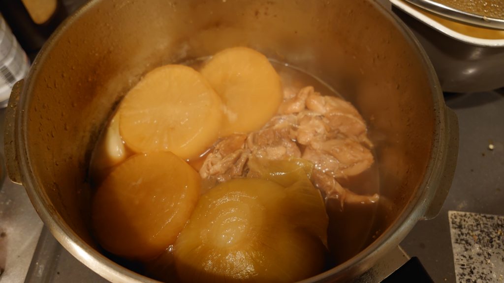 圧力鍋でつくる鶏もも肉と野菜の煮込み よりみち生活